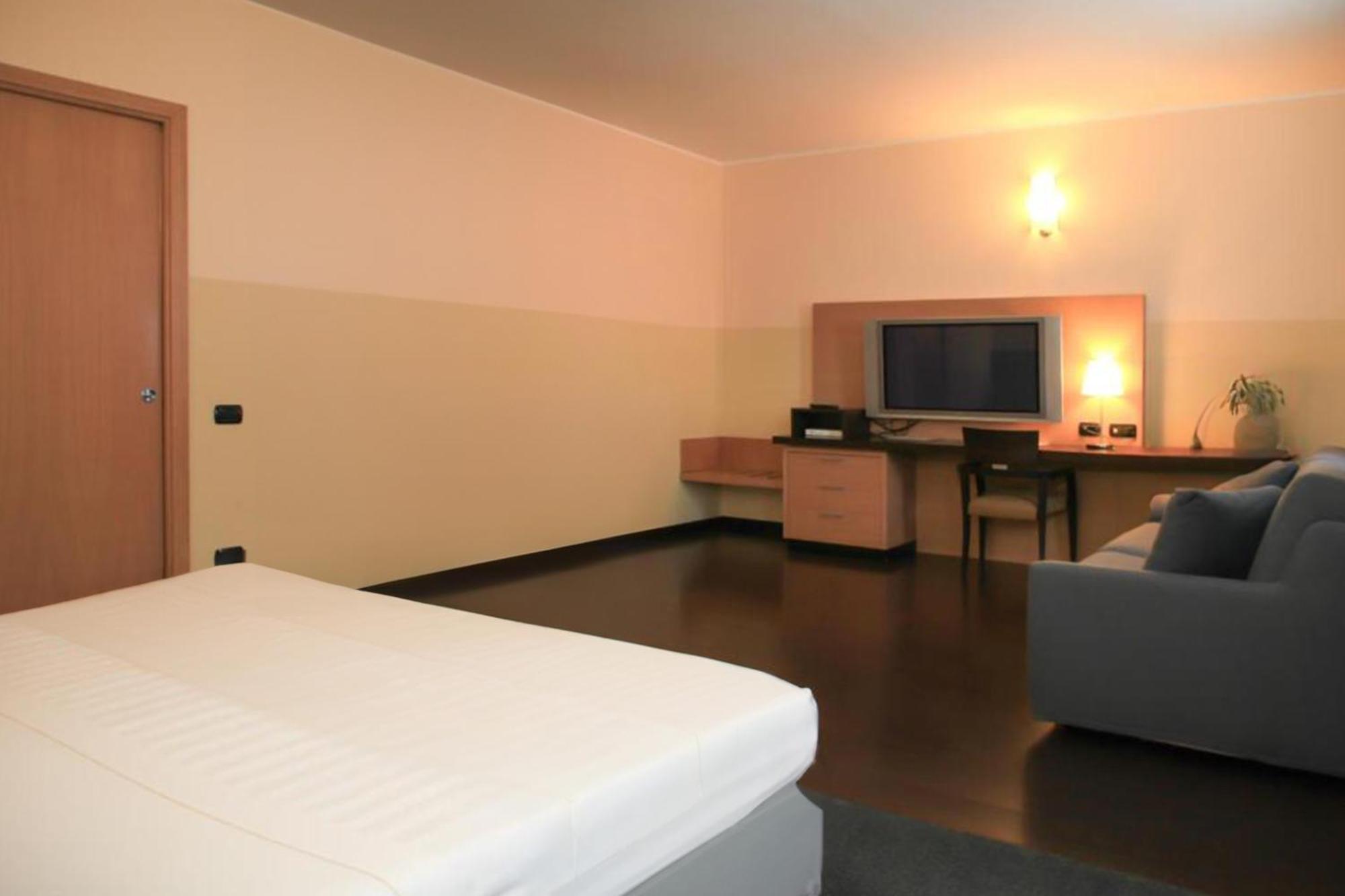 B&B Hotel Milano Cologno Studios Cologno Monzese Exterior photo