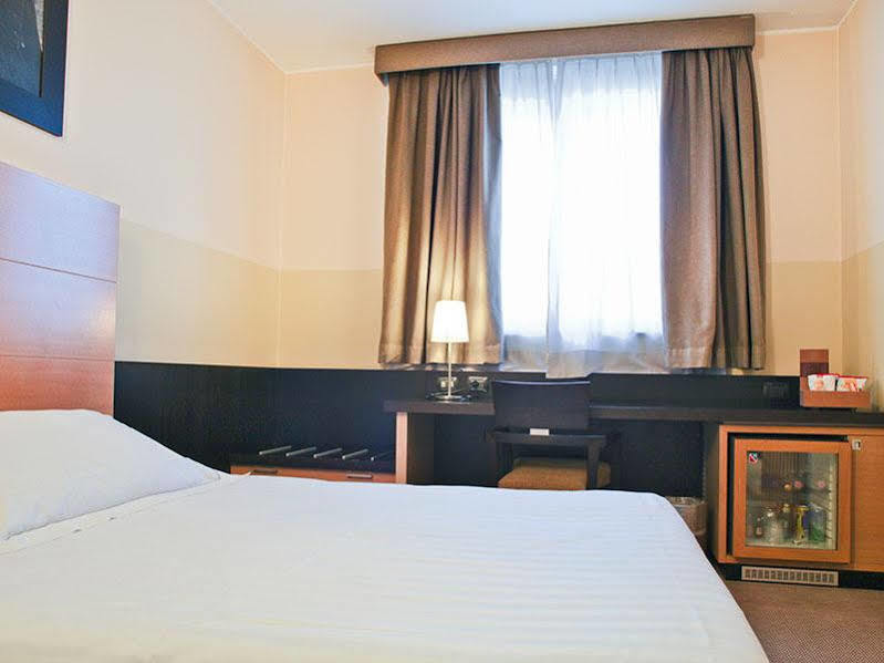 B&B Hotel Milano Cologno Studios Cologno Monzese Exterior photo